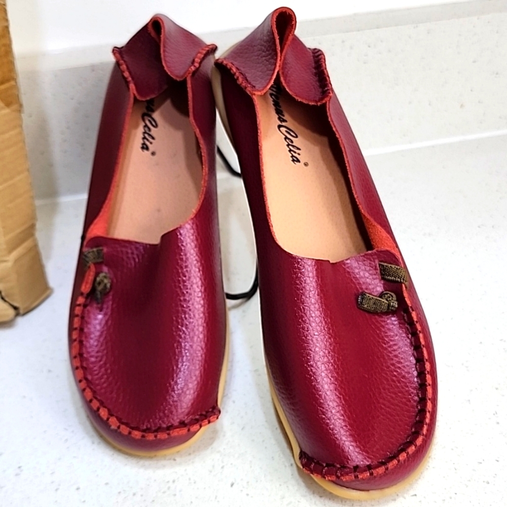 Leather slip-on loafers NEW inbox Size 5.5